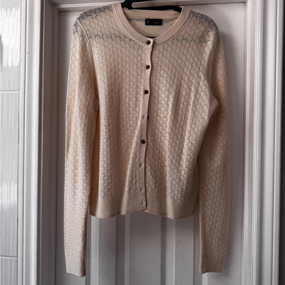Gap Pointelle Cream Cardigan Sweater Medium excellent condition.